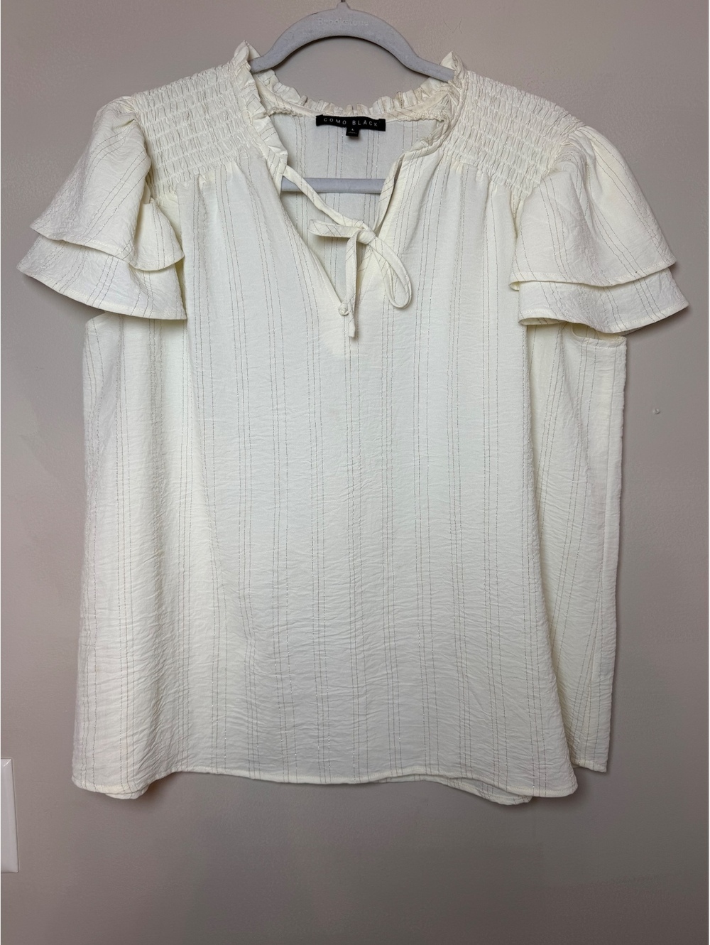 Como Black Women's Cream Textured Ruffle Sleeve Blouse. Size Large